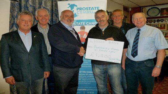  Geraint Bowen presents Bill Carne with a cheque for Pembrokeshire Friends of Prostate Cymru